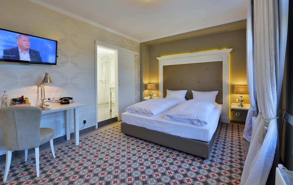 Hotel Alte Schule Бад-Берлебург Экстерьер фото